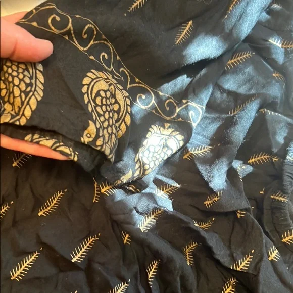 Elegant Black and Gold Mini Dress - Picture 3 of 4